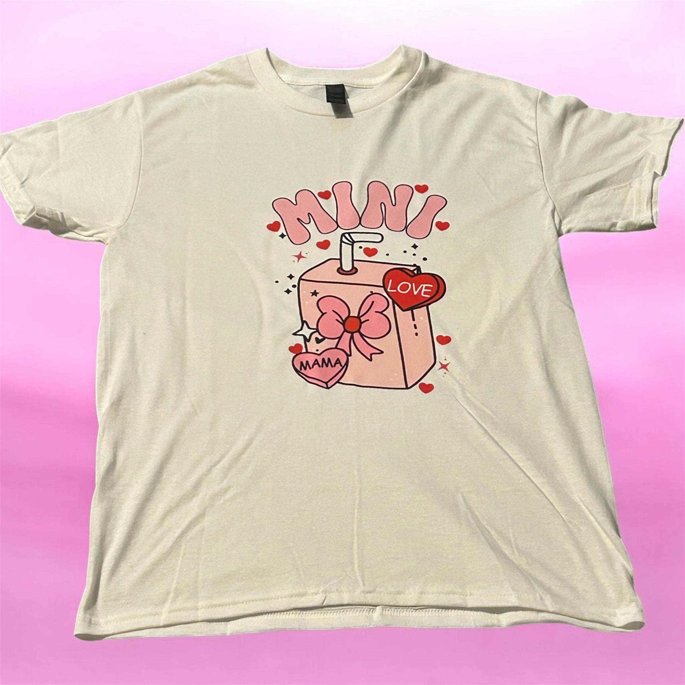 T-shirt with a pink design